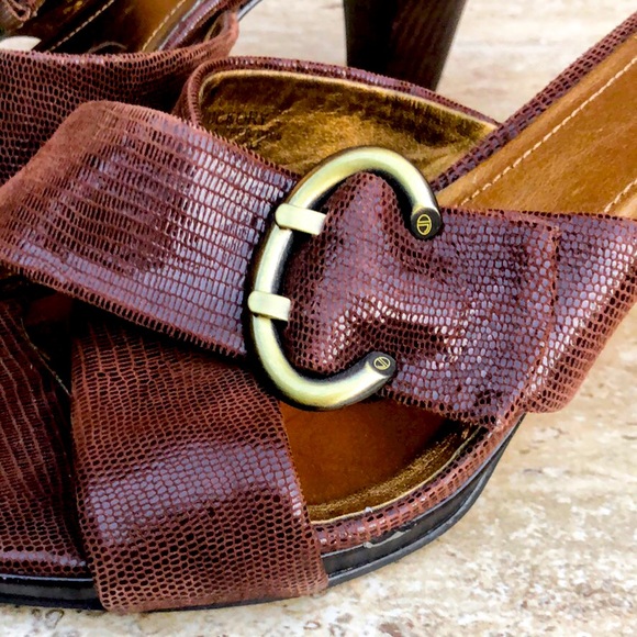 JOAN& DAVID Reptile Embossed Leather Buckle Sandal - Picture 3 of 13